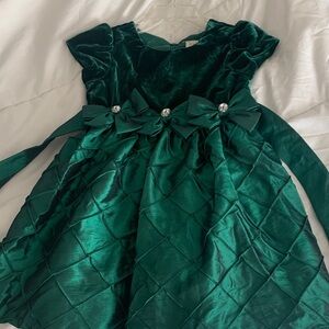 Charming Green Velvet Kids Dress with Bow Accents